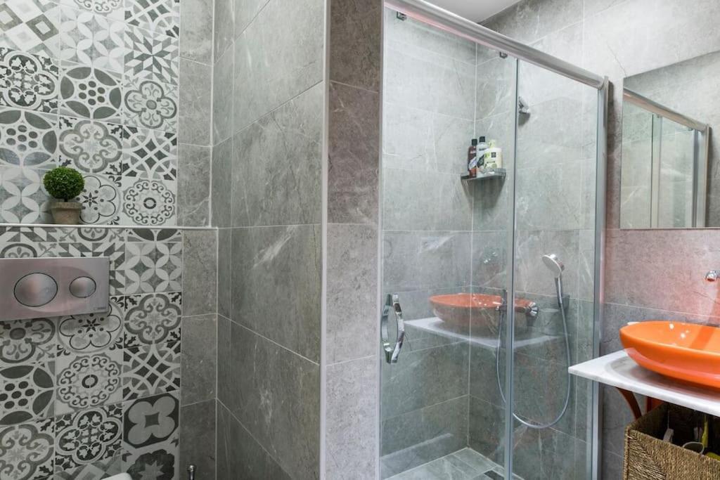 Апартаменти Stylish Duplex House With A Special Terrace